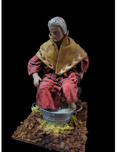 Mujer lavando  pies 21cm