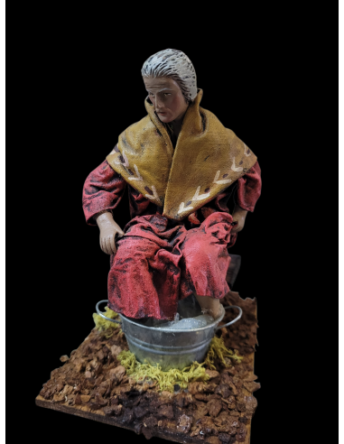Mujer lavando  pies 21cm
