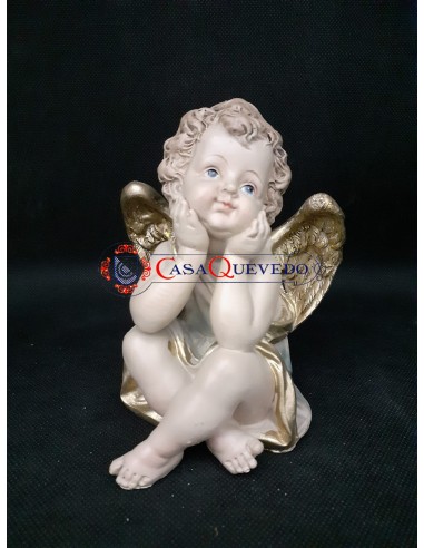 Ángel sentado con alas
