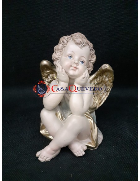 Ángel sentado con alas