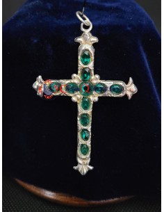 Cruz Pectoral Piedras Verdes